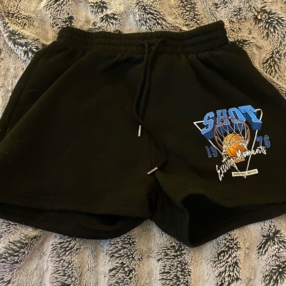 Basketball shorts - Picture 1 of 2
